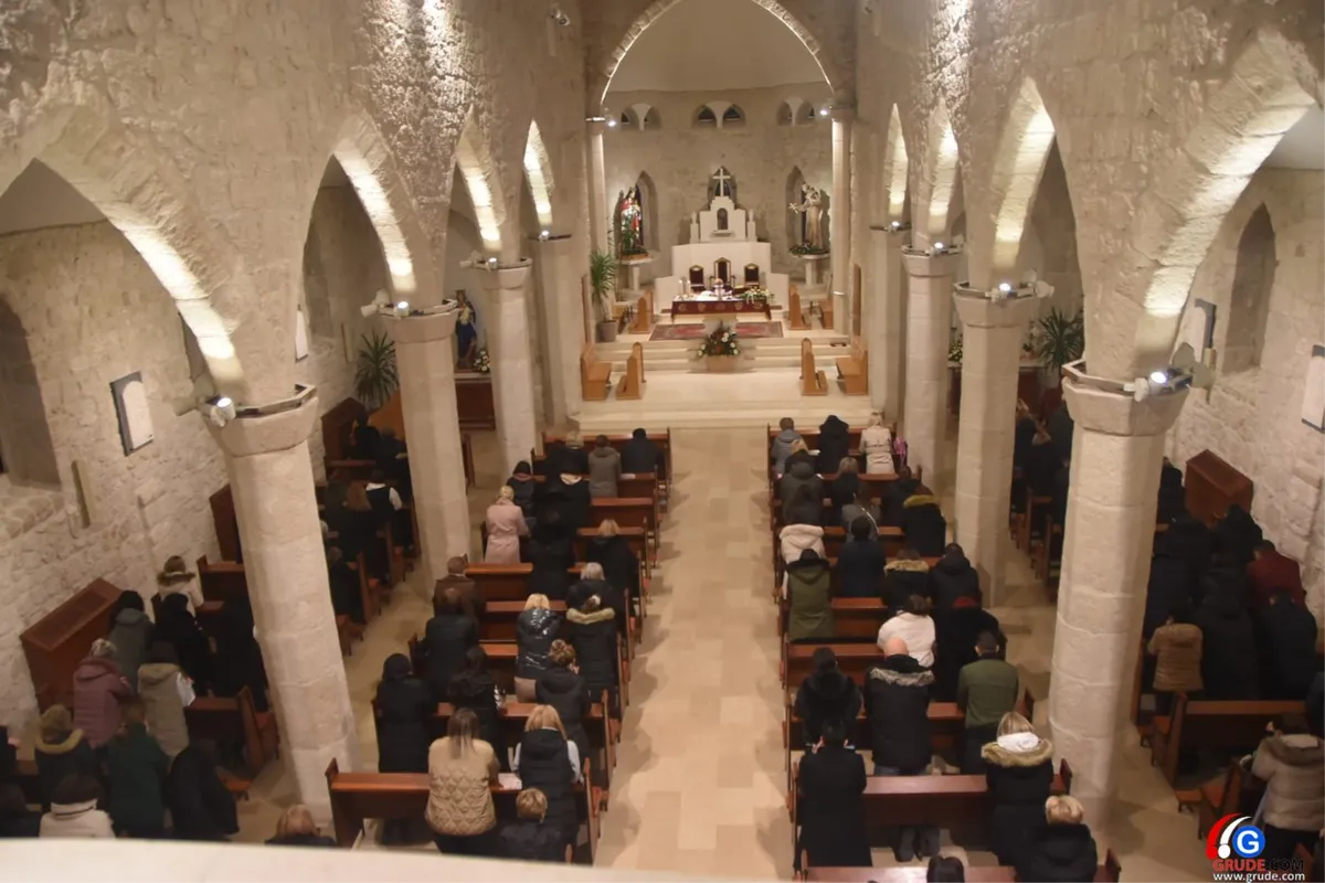 FOTO/VIDEO: GRUDE MOLITVOM POČELE DAN! Srca vjernika ispunjena ljubavlju zbog svetih misa zornica 5