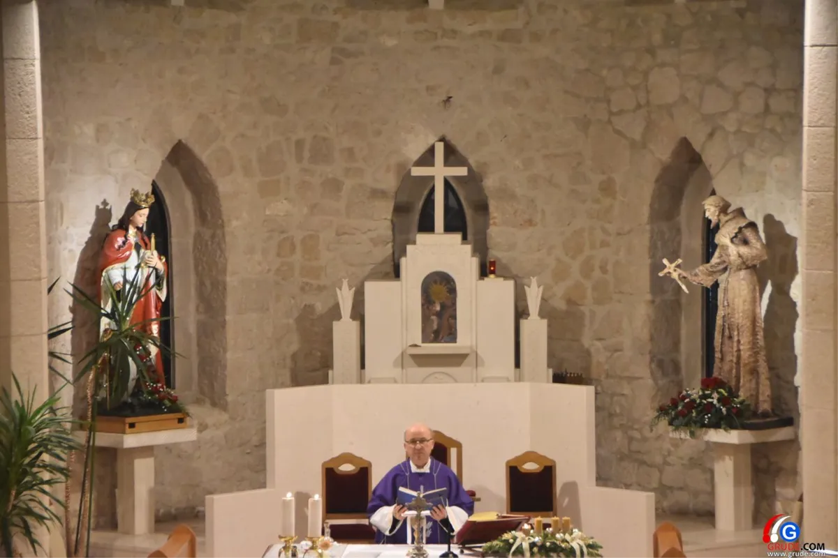 FOTO/VIDEO: GRUDE MOLITVOM POČELE DAN! Srca vjernika ispunjena ljubavlju zbog svetih misa zornica 7