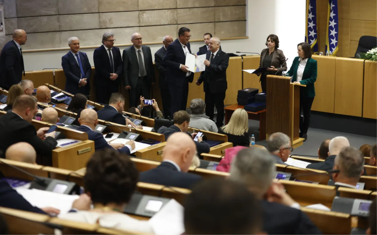 Uručeni certifikati zastupnicima Zastupničkog doma Parlamenta FBiH