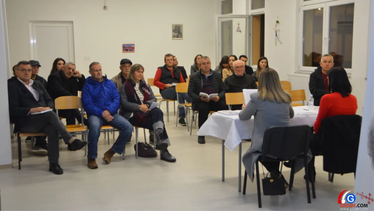 FOTO: U Grudama predstavljeni Susreti 16