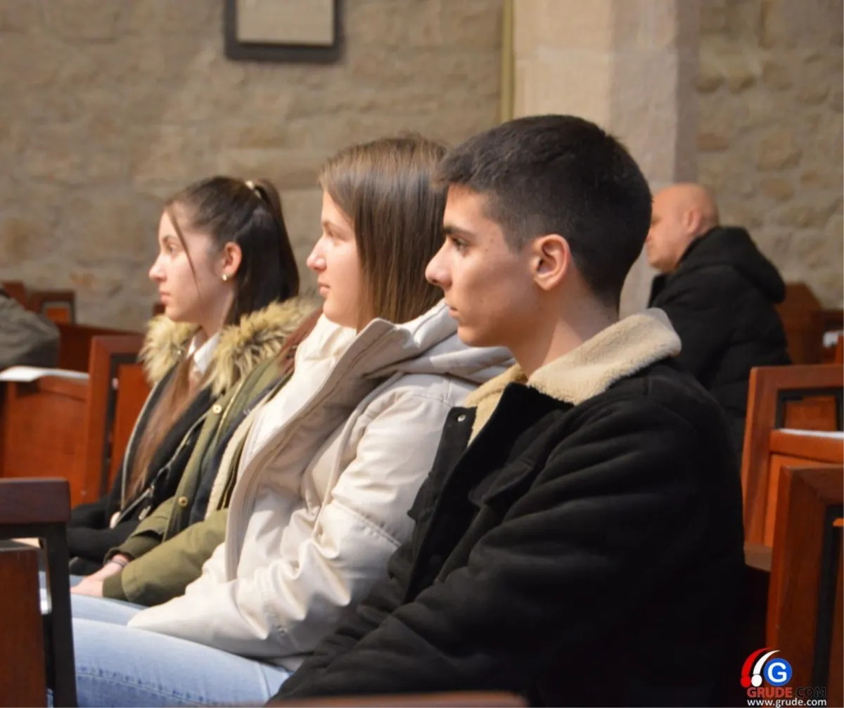 FOTO/VIDEO: Tri mlade glazbenice oživjele djela Dvoraka, Beethovena i Jungmanna u crkvi svete Kate u Grudama 7