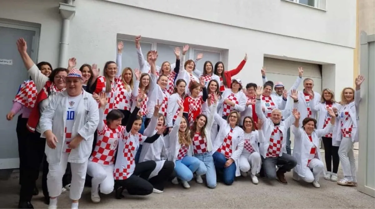 VATRENI, SVI SMO UZ VAS! DOM ZDRAVLJA GRUDE U KOCKICAMA