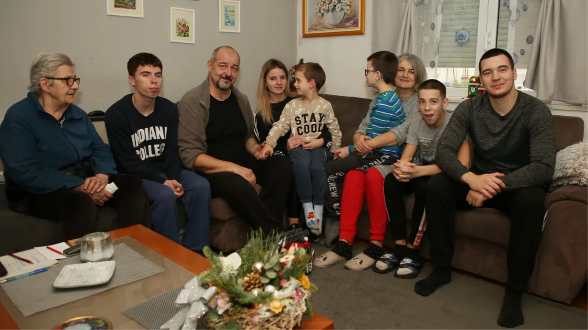 BOŽIĆNA PRIČA IVANKE I ŽELJKA: Imali su troje svoje djece, osjetili poziv, udomili ih još petero...