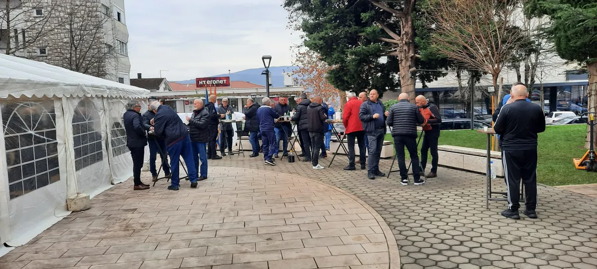 Badnjak s braniteljima FOTO