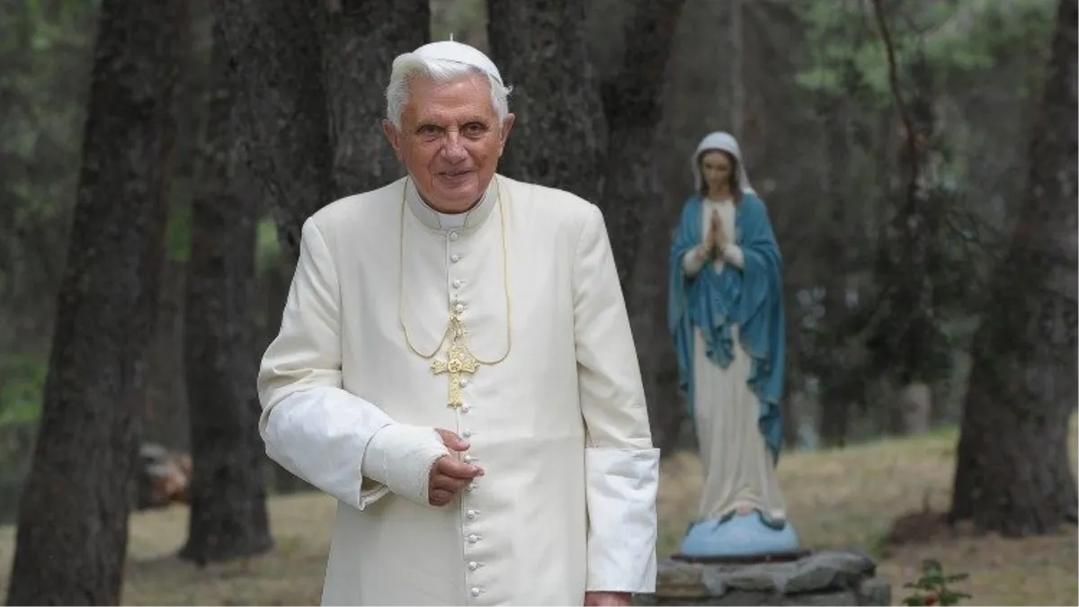ZBOGOM VELIKI ČOVJEČE! PREMINUO JE PAPA BENEDIKT XVI