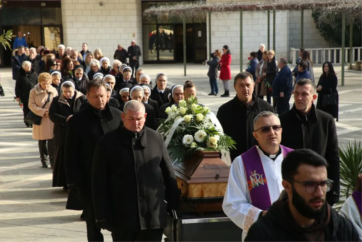 Liječila je tijela, a sada će s Gospodinom liječiti duše vjernika! Tisuće ispratile časnu sestru Bernardicu u vječnost 5
