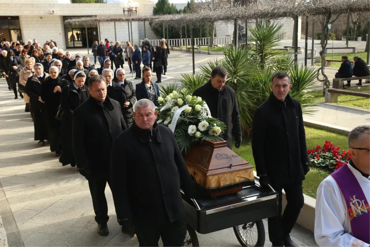 Liječila je tijela, a sada će s Gospodinom liječiti duše vjernika! Tisuće ispratile časnu sestru Bernardicu u vječnost 6