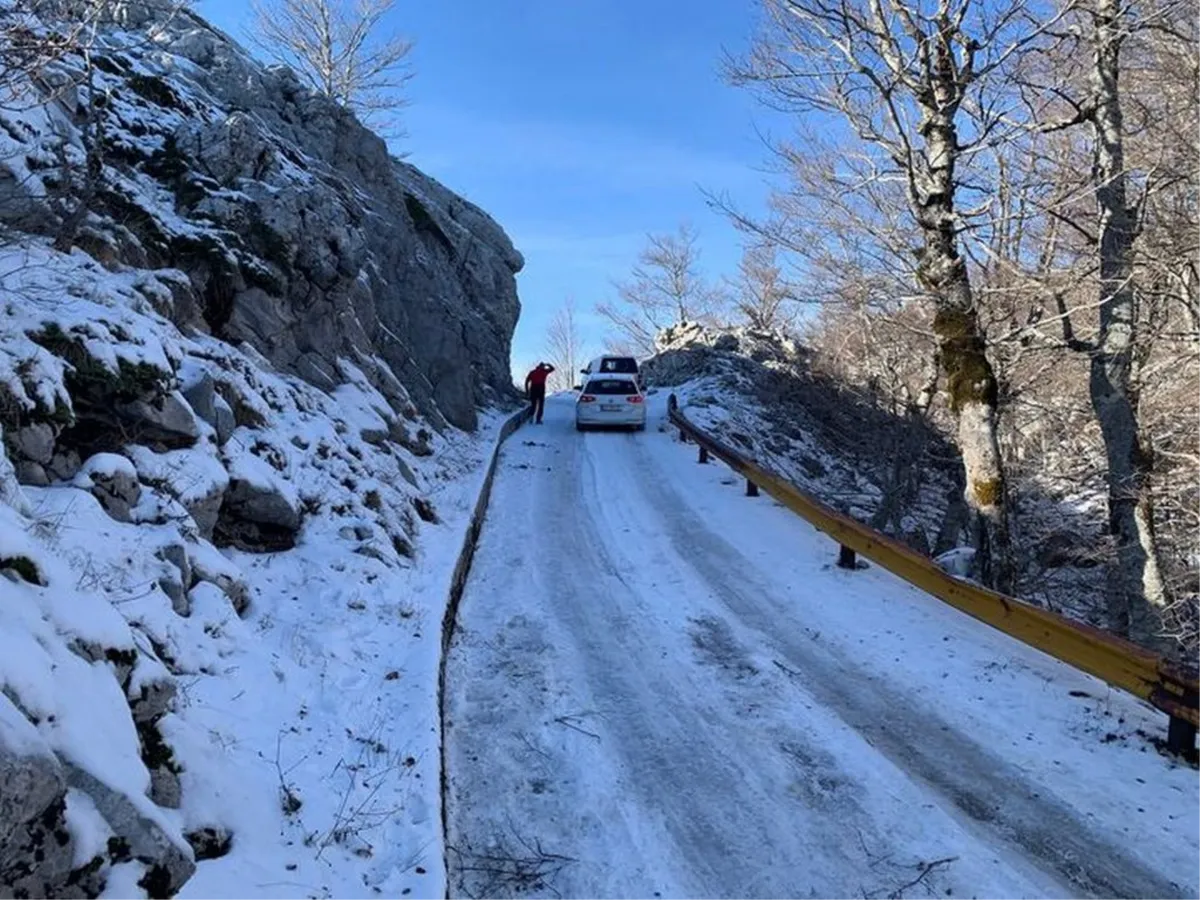 Stranci se uputili na Biokovo po ledenoj cesti, spašavao ih HGSS