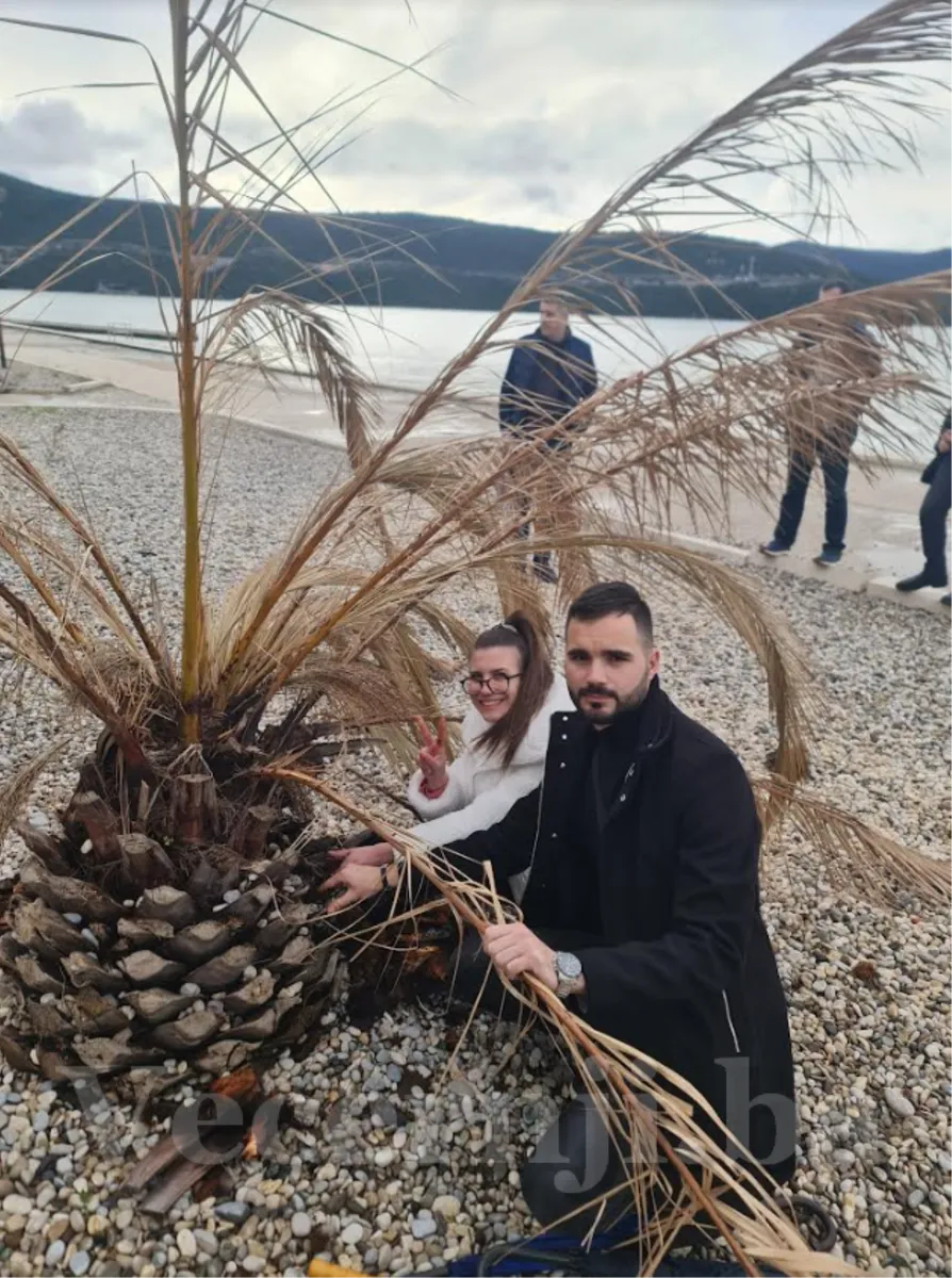 Mladi Gruđanin svira diple, frulu, gusle..., a i kad sluša glazbu, to su - gusle 4