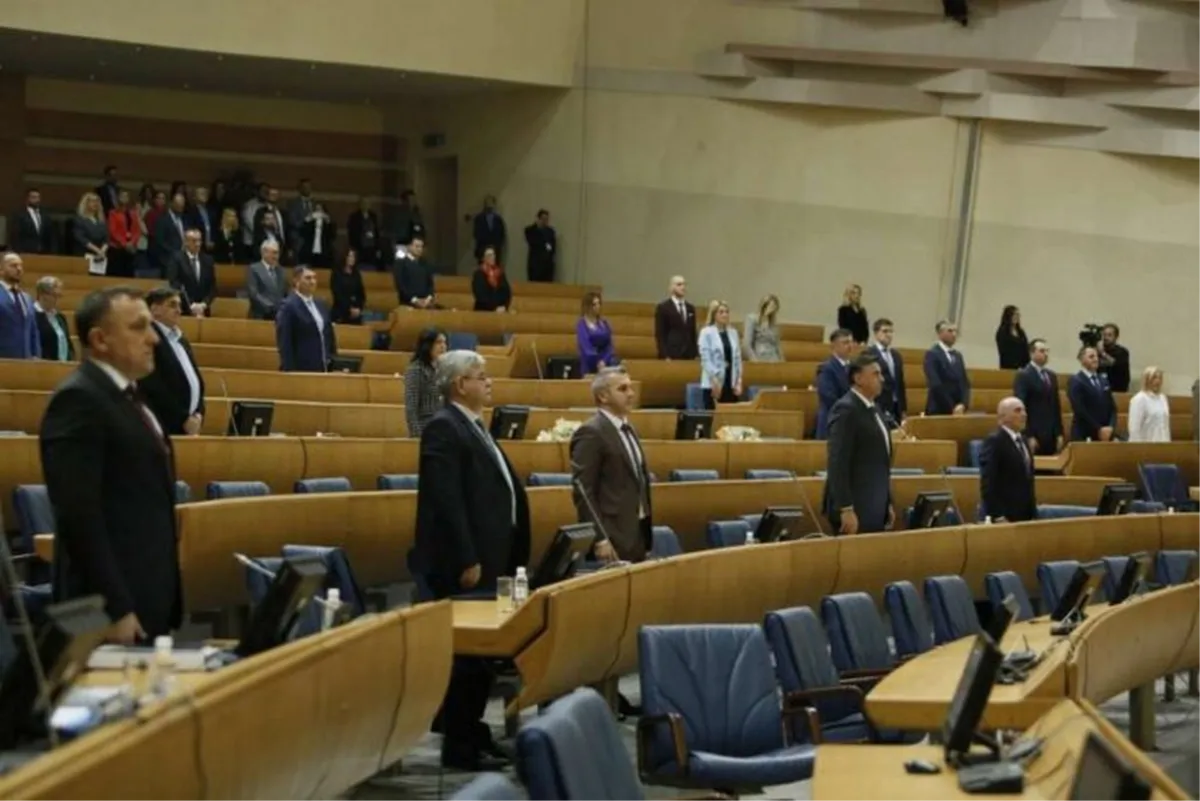 Zastupnički dom danas o plaćama