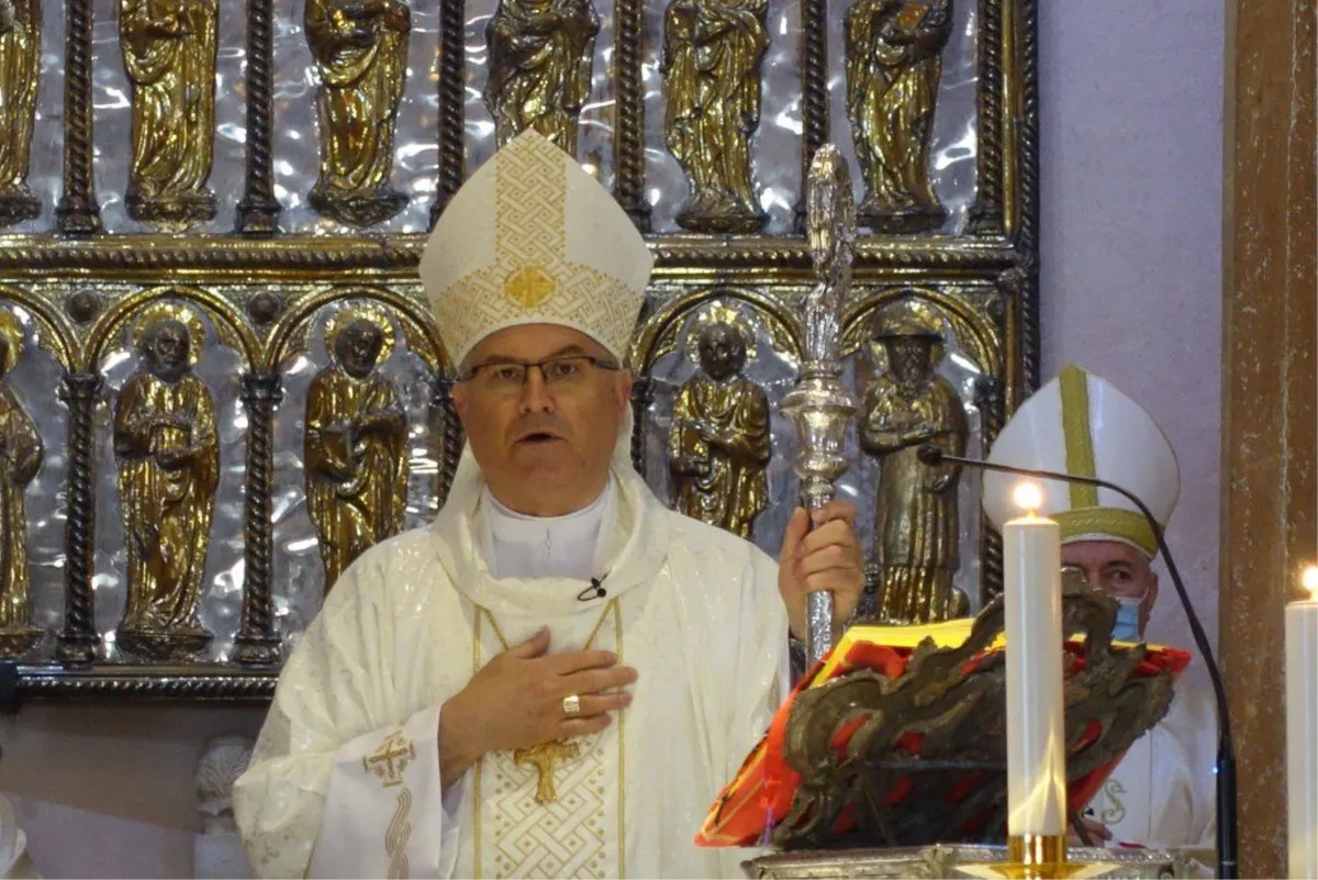 Don Ivan Štironja i odnos prema Grudama: Na vrijeme je postao svjestan što hercegovački biskupi rade. Morao je otići da bi uspio