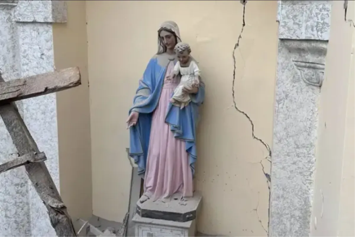 Katedrala se srušila do temelja, a Gospin kip ostao netaknut nakon razornog potresa