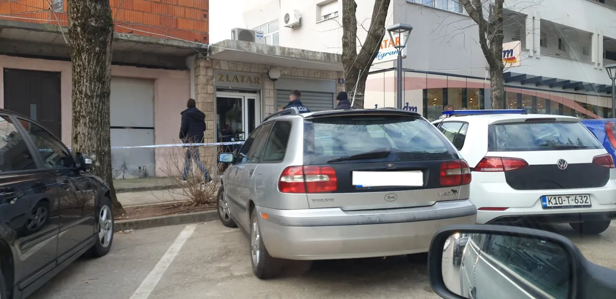 Foto: Zlatarna na meti razbojnika, na terenu policija 1
