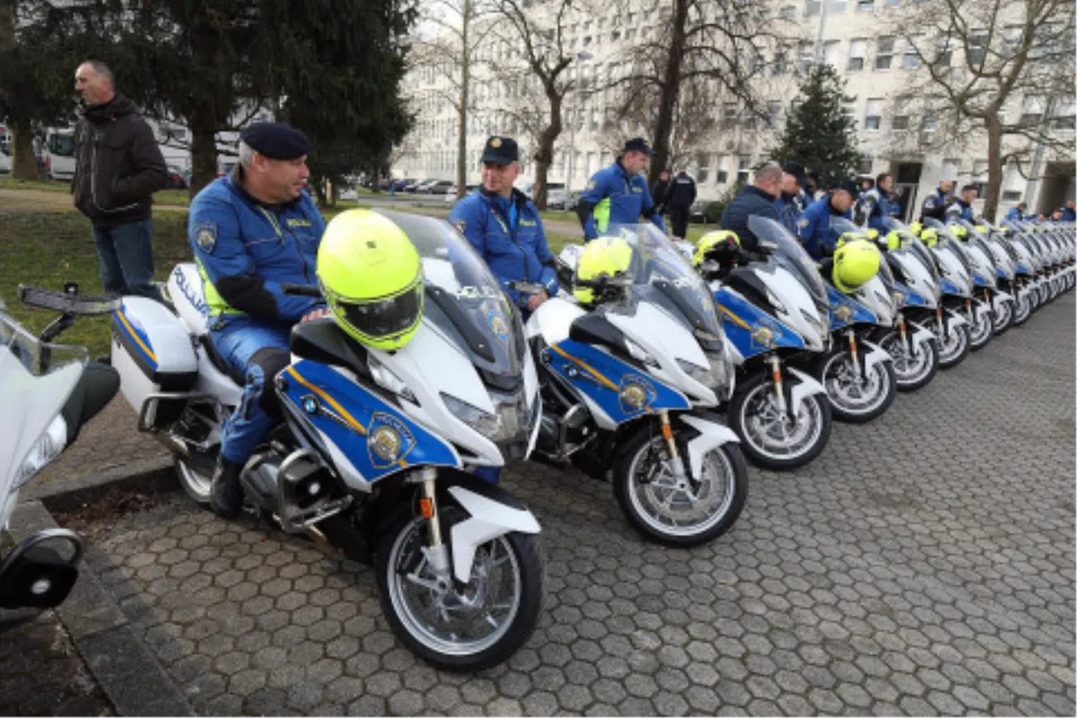 Policajcima predano 35 novih BMW motocikala