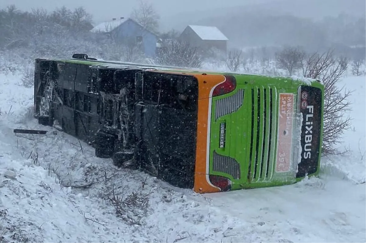 Usred nevremena se prevrnuo još jedan autobus