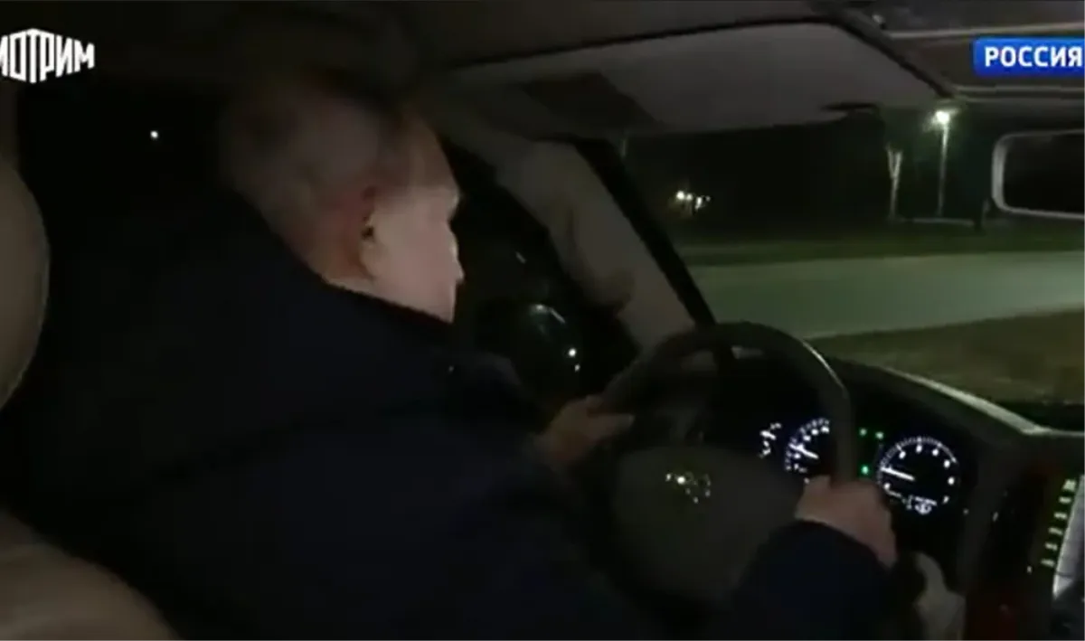 Putin posjetio Mariupolj, vozio auto po gradu