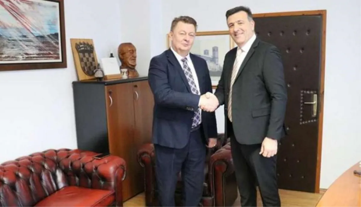 Ćosić predao dužnost Čoviću
