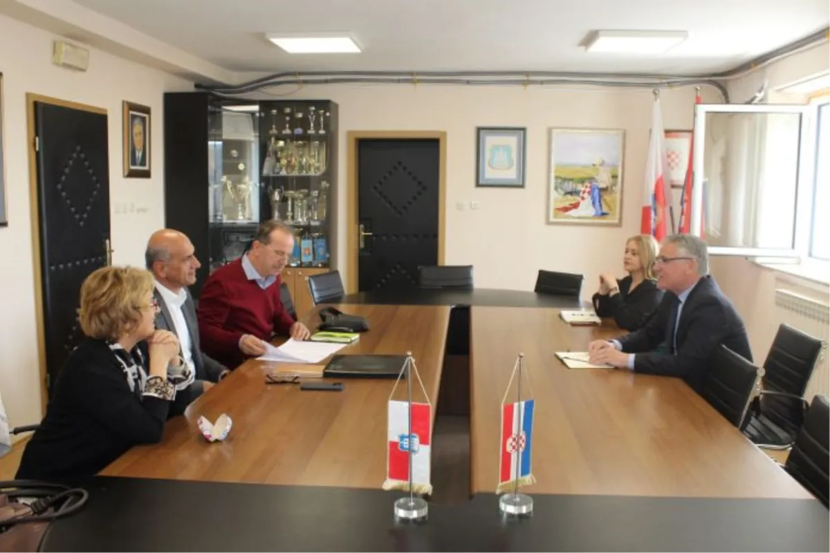 Grude: Predstavnici Općine i JP Ceste Federacije BiH na gradilištu Sjeverne obilaznice FOTO 3
