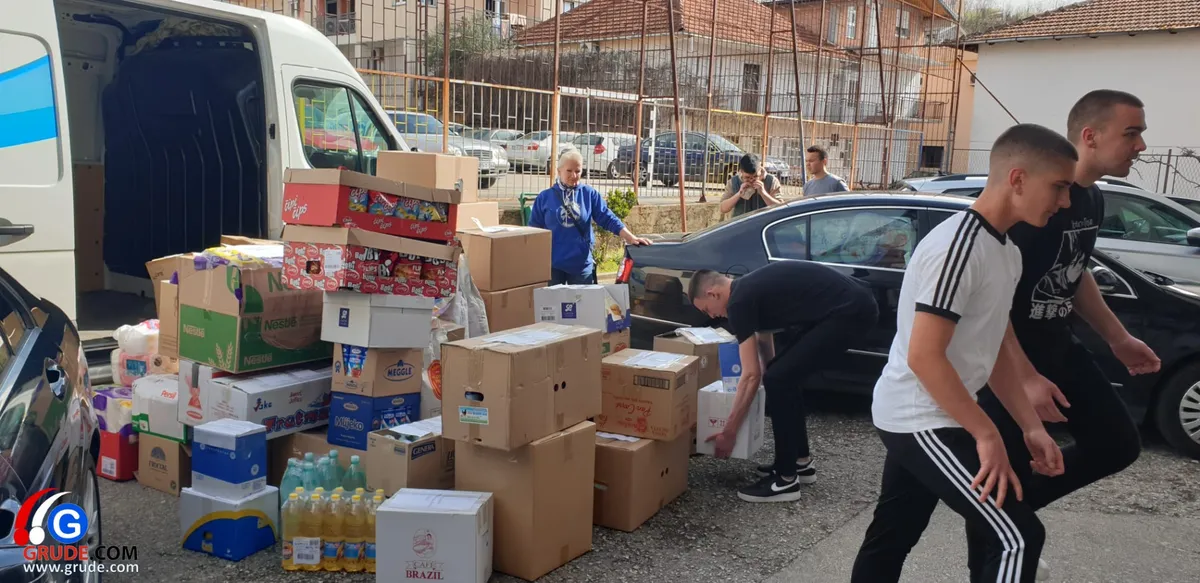 FOTO: GRUDSKI SREDNJOŠKOLCI pokazali veliko srce! Pomogli udrugu Marijine ruke 1