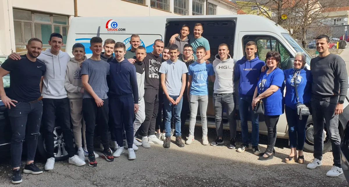 FOTO: GRUDSKI SREDNJOŠKOLCI pokazali veliko srce! Pomogli udrugu Marijine ruke