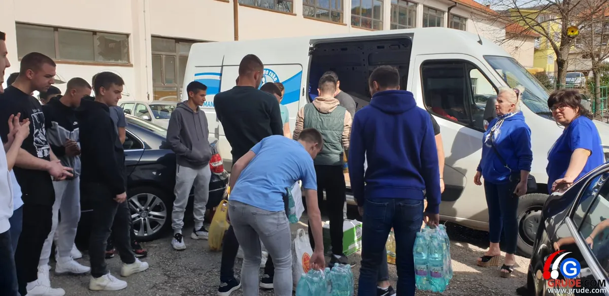 FOTO: GRUDSKI SREDNJOŠKOLCI pokazali veliko srce! Pomogli udrugu Marijine ruke 3