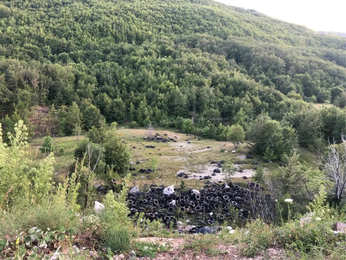 Tribistovo kao odlagalište otpada, zbog guma se javili čitatelji 1