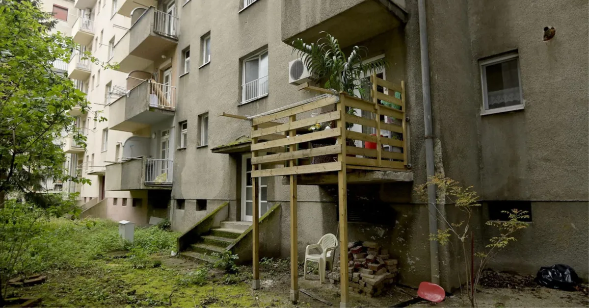 Kako je gospođa napravila balkon? Vidjela je građevinara, usput joj je to odradio...