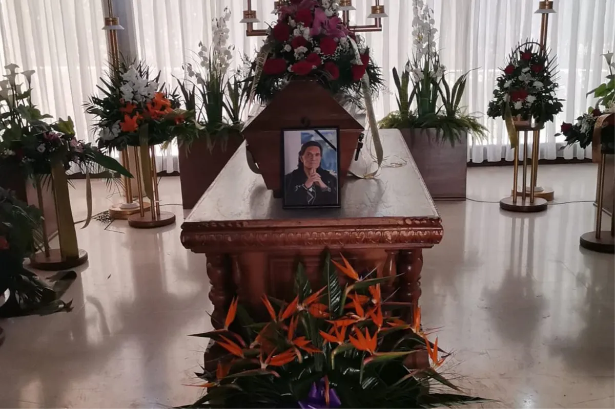 (VIDEO) Noćas mi ne budi ljut, jer i nebo se sprema na put... Stavros ispraćen uz svoj poznati hit