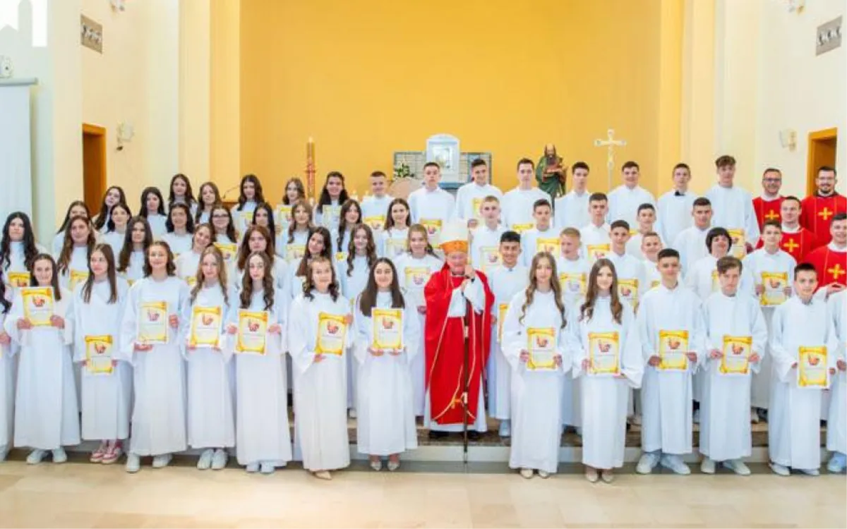 Gdje je Palić? Nadbiskup Cavalli krizmao 56 mladih u župi Međugorje