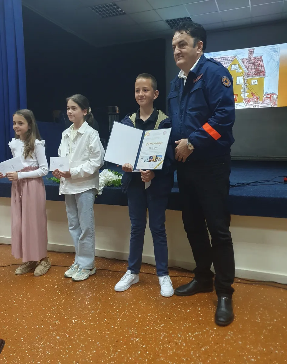 Grude: CZ ŽZH dodijelila nagrade i priznanja djeci i učenicima za najbolje likovne i literarne radove FOTO 2