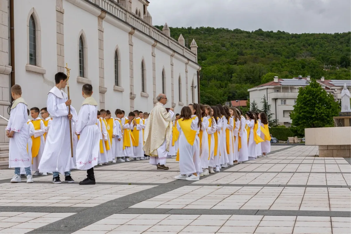 FOTO: Svečan dan u župi Grude za 48 prvopričesnika 3