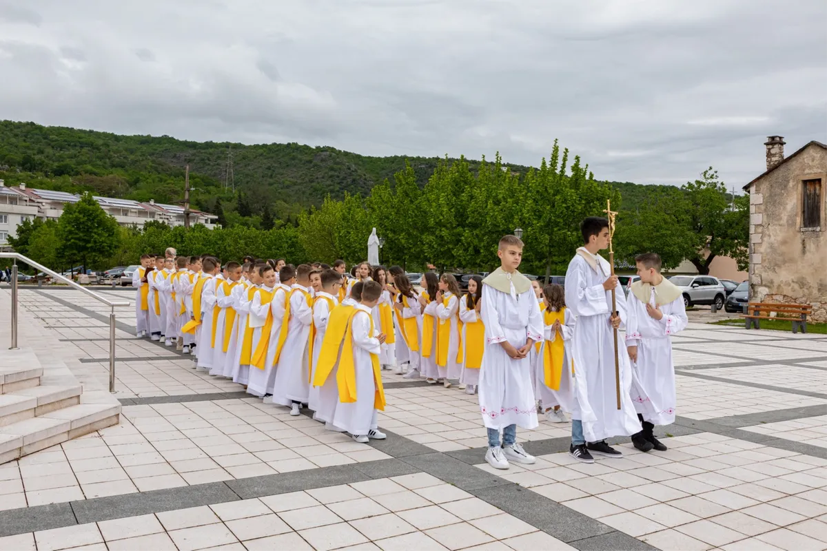 FOTO: Svečan dan u župi Grude za 48 prvopričesnika 4