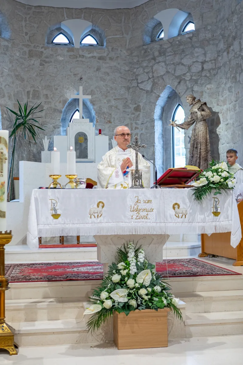 FOTO: Svečan dan u župi Grude za 48 prvopričesnika 7