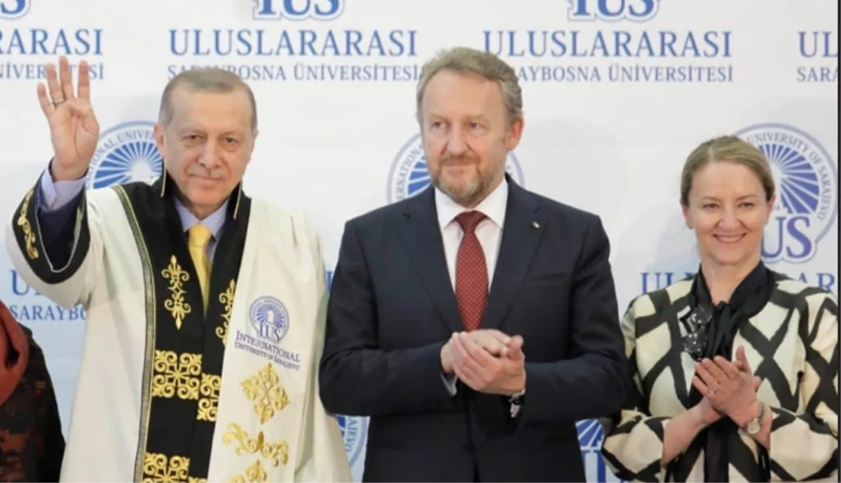 Erdogan pobijedio i zapjevao 'baj, baj, Kemal...', kum Bakir tvita, studentica Seka mu govori što da napiše
