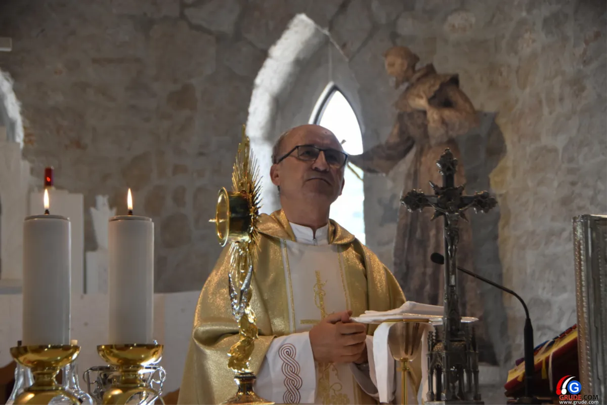 (FOTO/VIDEO) TIJELOVO U GRUDAMA: FRA STANKO PAVLOVIĆ: BUDIMO GOSPODINOVO SVJETLO U TAMAMA DANAŠNJEG SVIJETA 12