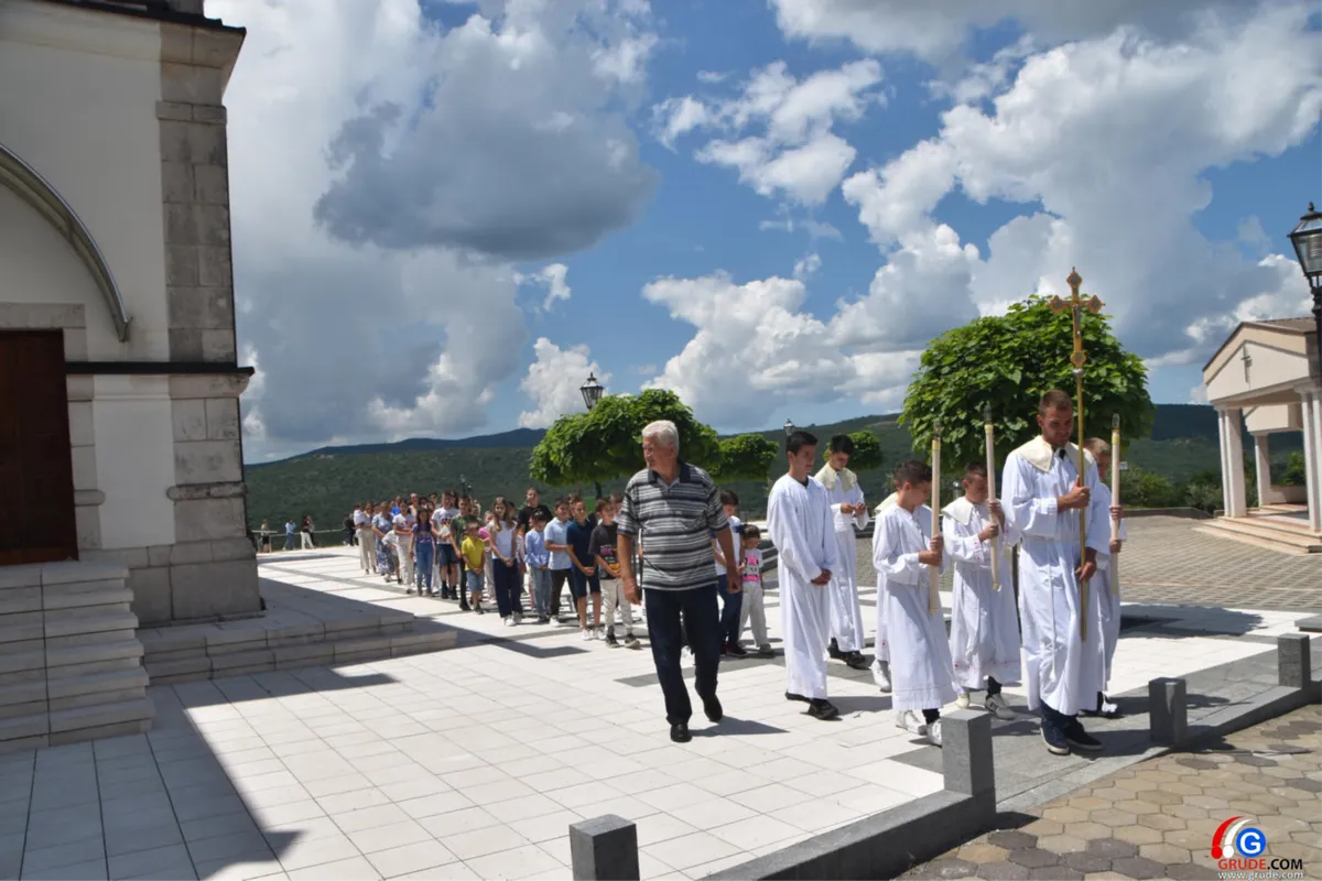 (FOTO/VIDEO) TIJELOVO U GRUDAMA: FRA STANKO PAVLOVIĆ: BUDIMO GOSPODINOVO SVJETLO U TAMAMA DANAŠNJEG SVIJETA 29