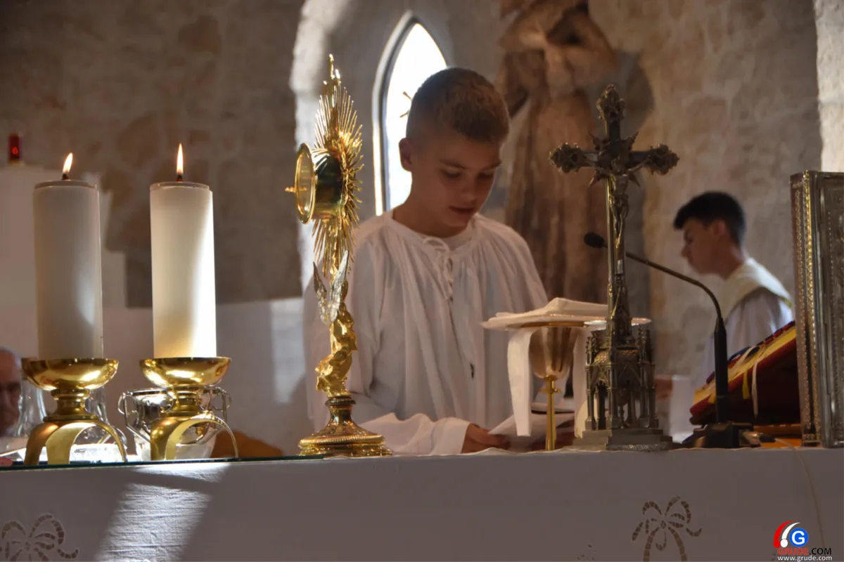 (FOTO/VIDEO) TIJELOVO U GRUDAMA: FRA STANKO PAVLOVIĆ: BUDIMO GOSPODINOVO SVJETLO U TAMAMA DANAŠNJEG SVIJETA 3