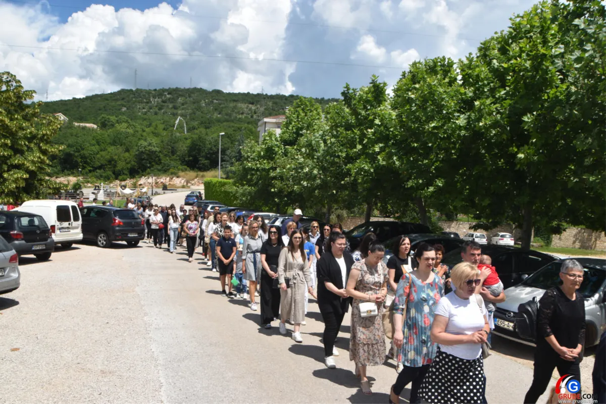 (FOTO/VIDEO) TIJELOVO U GRUDAMA: FRA STANKO PAVLOVIĆ: BUDIMO GOSPODINOVO SVJETLO U TAMAMA DANAŠNJEG SVIJETA 32