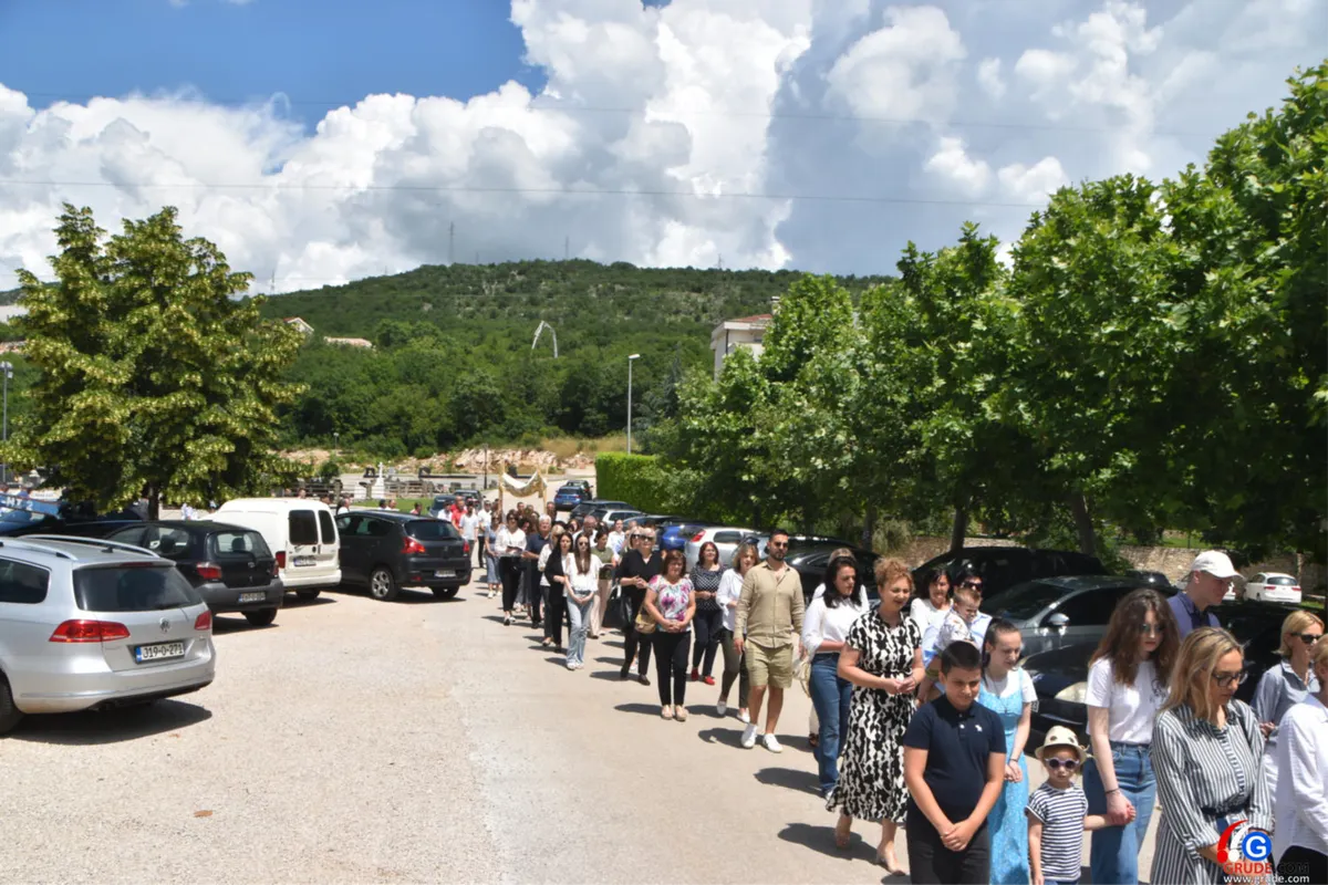 (FOTO/VIDEO) TIJELOVO U GRUDAMA: FRA STANKO PAVLOVIĆ: BUDIMO GOSPODINOVO SVJETLO U TAMAMA DANAŠNJEG SVIJETA 33