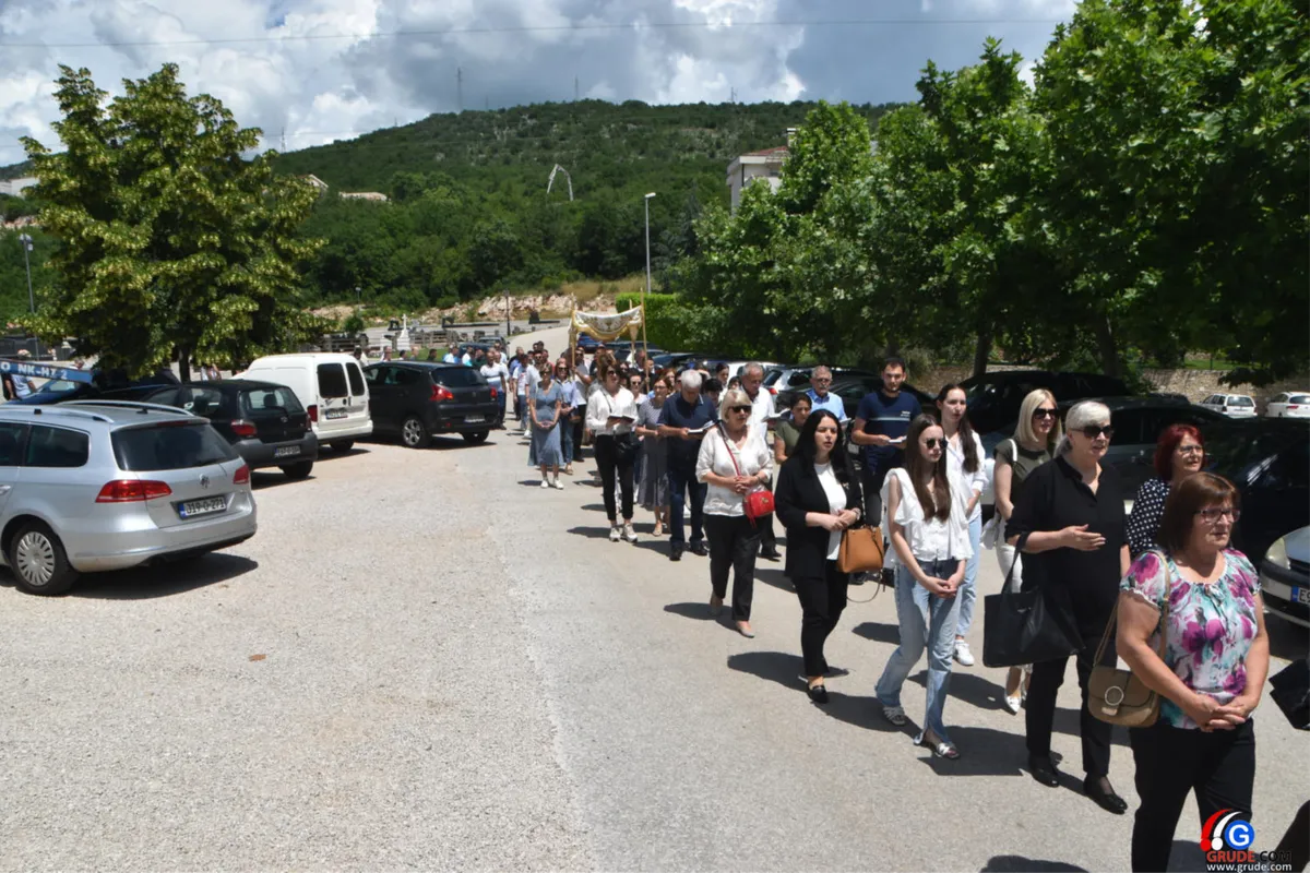 (FOTO/VIDEO) TIJELOVO U GRUDAMA: FRA STANKO PAVLOVIĆ: BUDIMO GOSPODINOVO SVJETLO U TAMAMA DANAŠNJEG SVIJETA 34