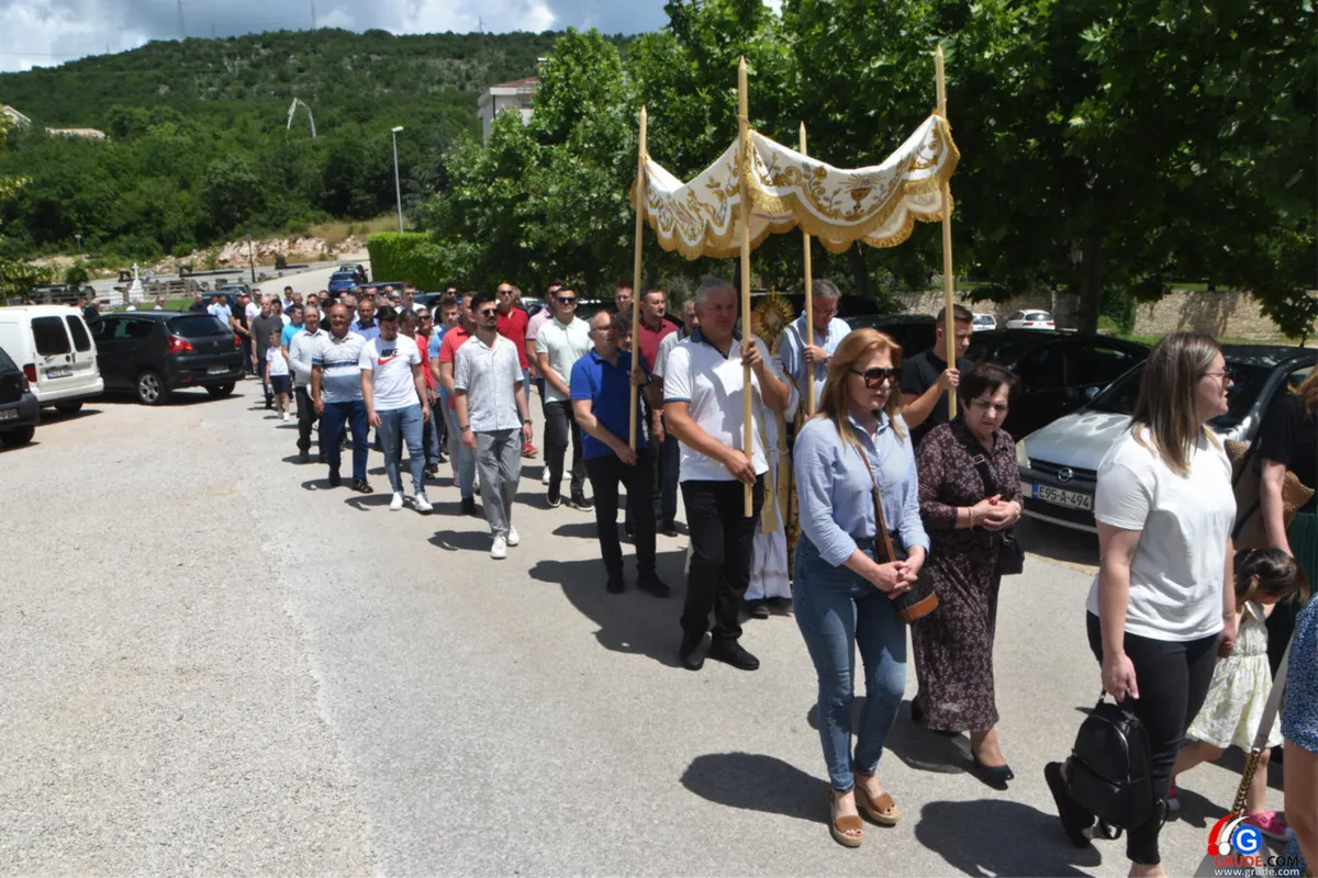 (FOTO/VIDEO) TIJELOVO U GRUDAMA: FRA STANKO PAVLOVIĆ: BUDIMO GOSPODINOVO SVJETLO U TAMAMA DANAŠNJEG SVIJETA 37