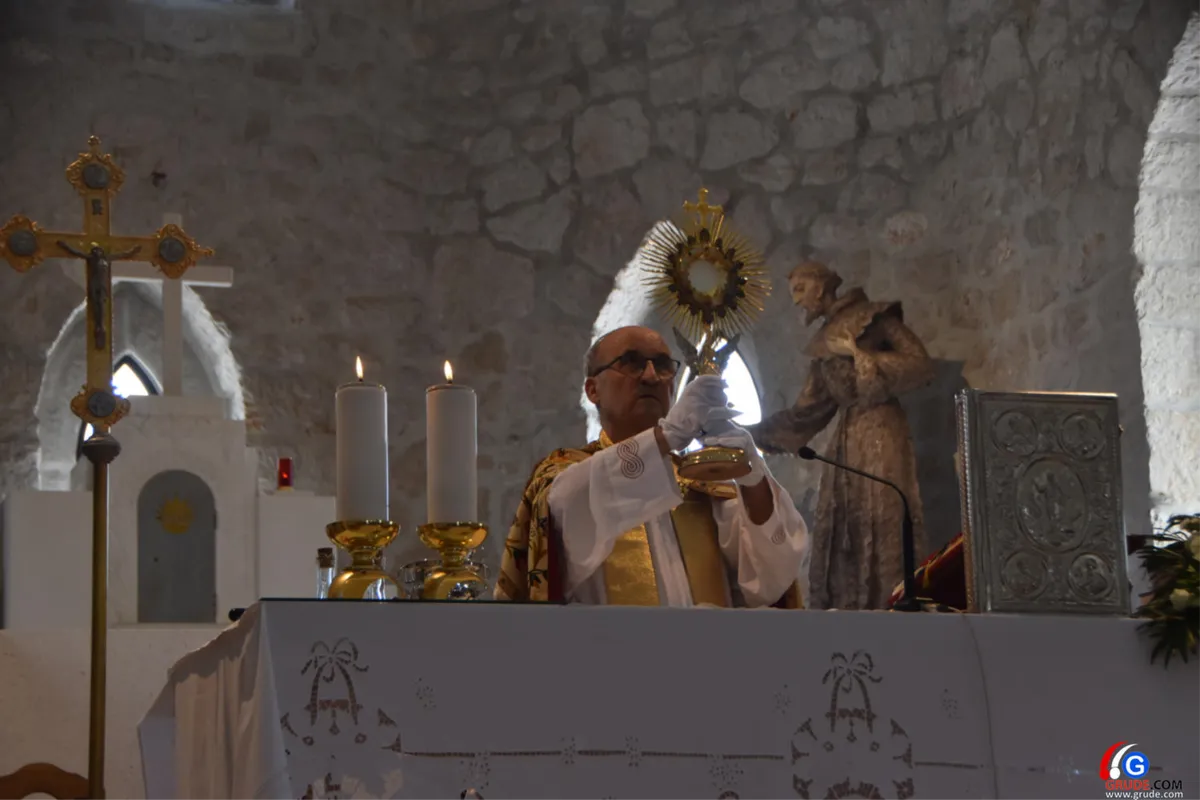 (FOTO/VIDEO) TIJELOVO U GRUDAMA: FRA STANKO PAVLOVIĆ: BUDIMO GOSPODINOVO SVJETLO U TAMAMA DANAŠNJEG SVIJETA 40