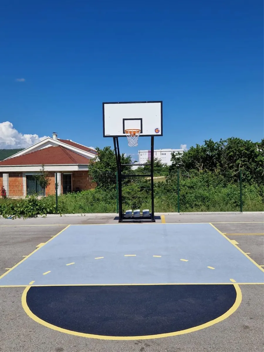 Volite zabaciti basketa s ekipom, HKK Grude je izgradio novo igralište 1
