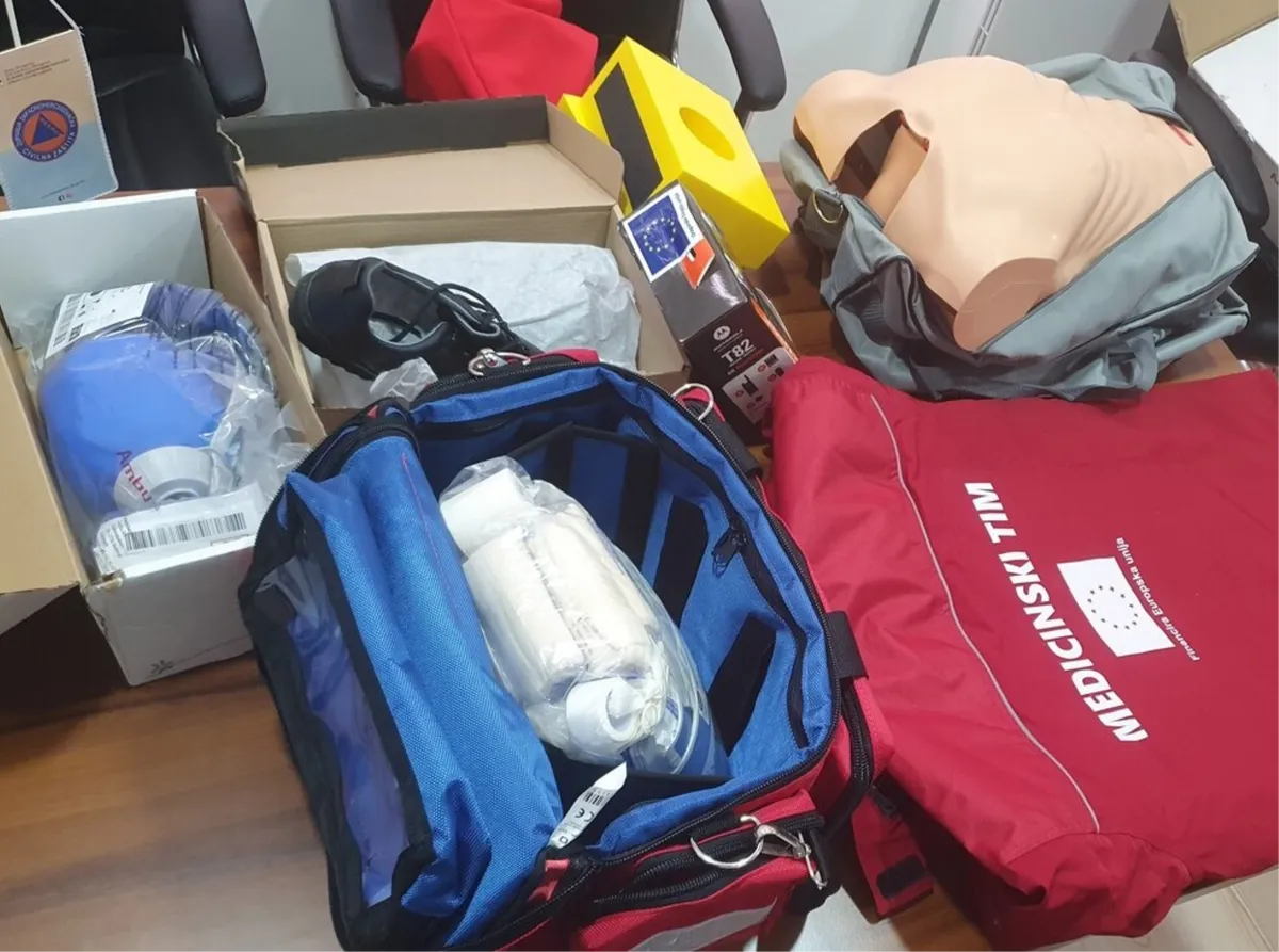 FOTO: Donirana oprema medicinskom timu CZ ŽZH