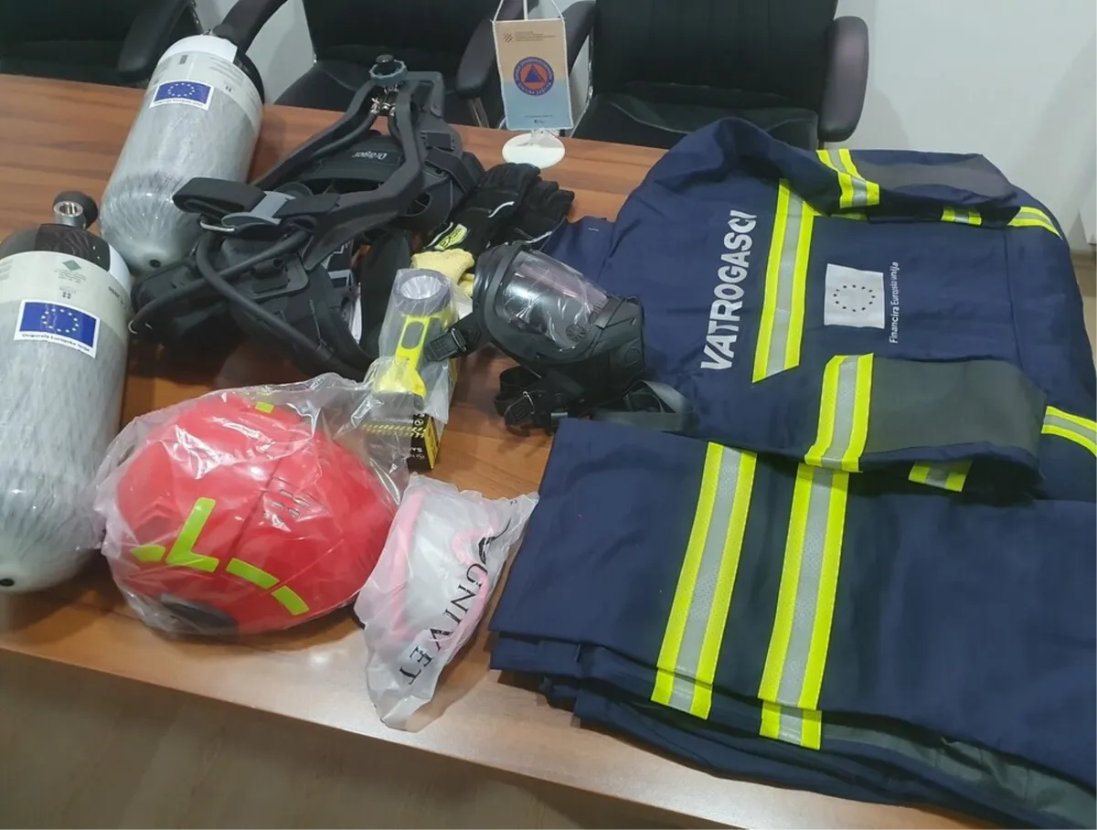 FOTO: Donirana oprema medicinskom timu CZ ŽZH 2