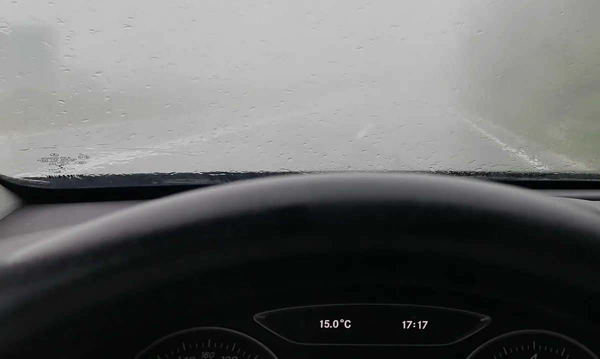Ovako izgleda put od Gruda do Lipovica... Jesen u ljetu, hladnoća, kiša, magla, dim iz dimnjaka...