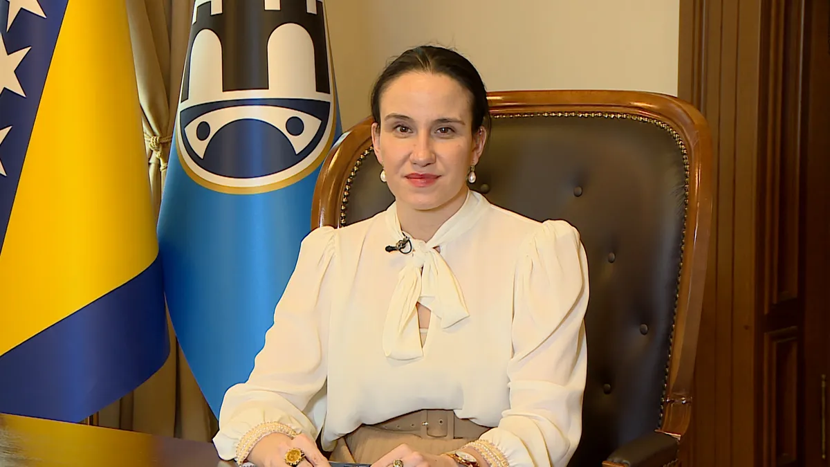 Šta li joj je više?! Benjamina Karić izvrijeđala Gruđanina, a mislila Imoćanina ili po običaju nije ništa mislila