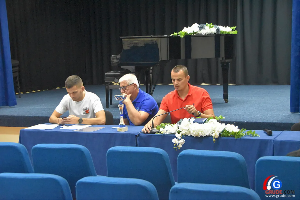 FOTO/VIDEO: Poznata imena nazočila sastanku oko LMZ-a Grude, sportski asevi nakon toga otišli na kavu 2