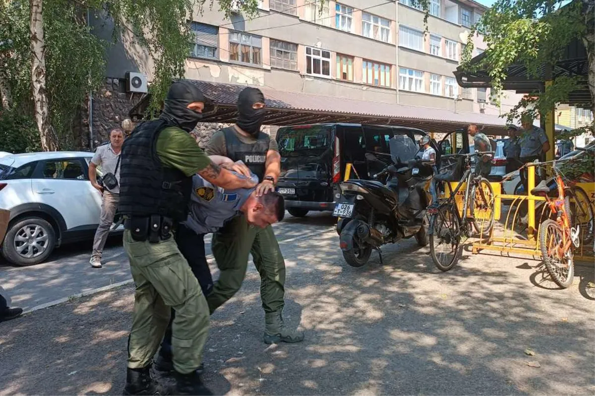 META 2 - Slobode lišeno 16 policijskih službenika