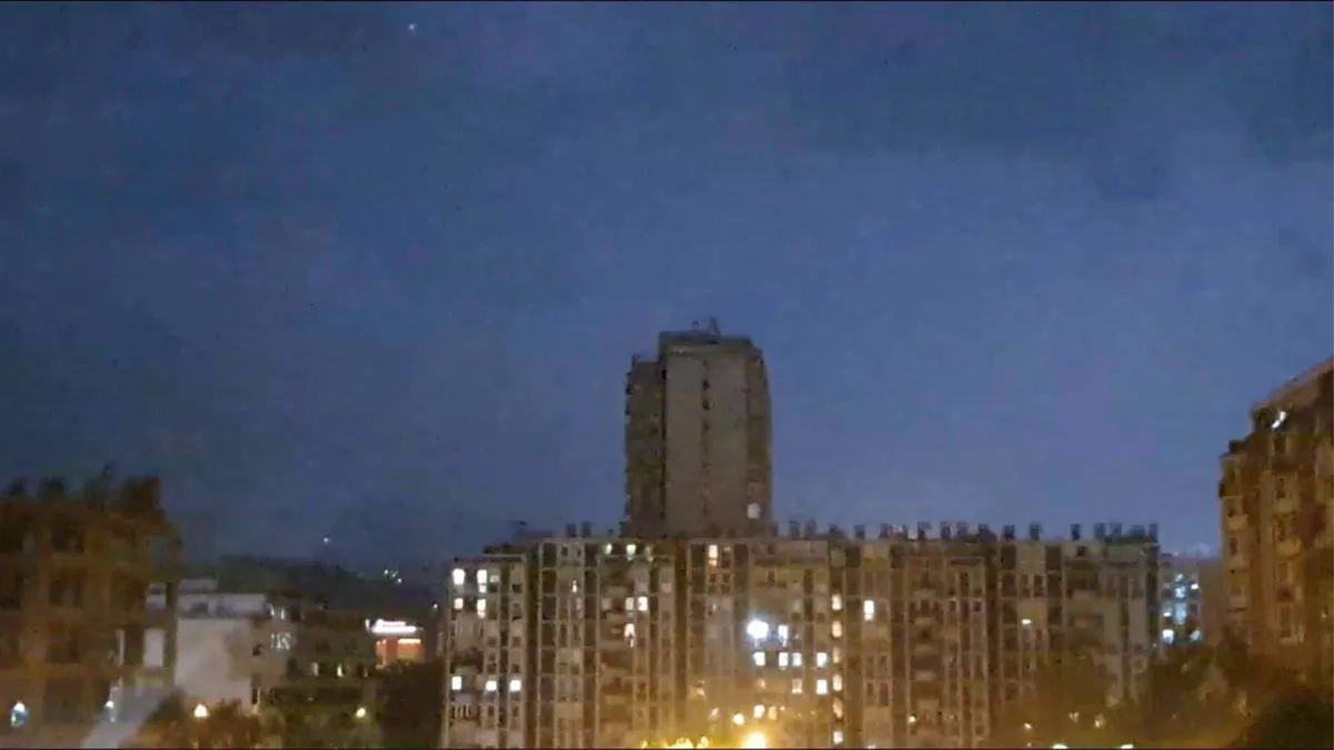 Do 23:30, čak 21.500 munja i gromova... diljem zemlje tuča, olujan vjetar, oborena stabla